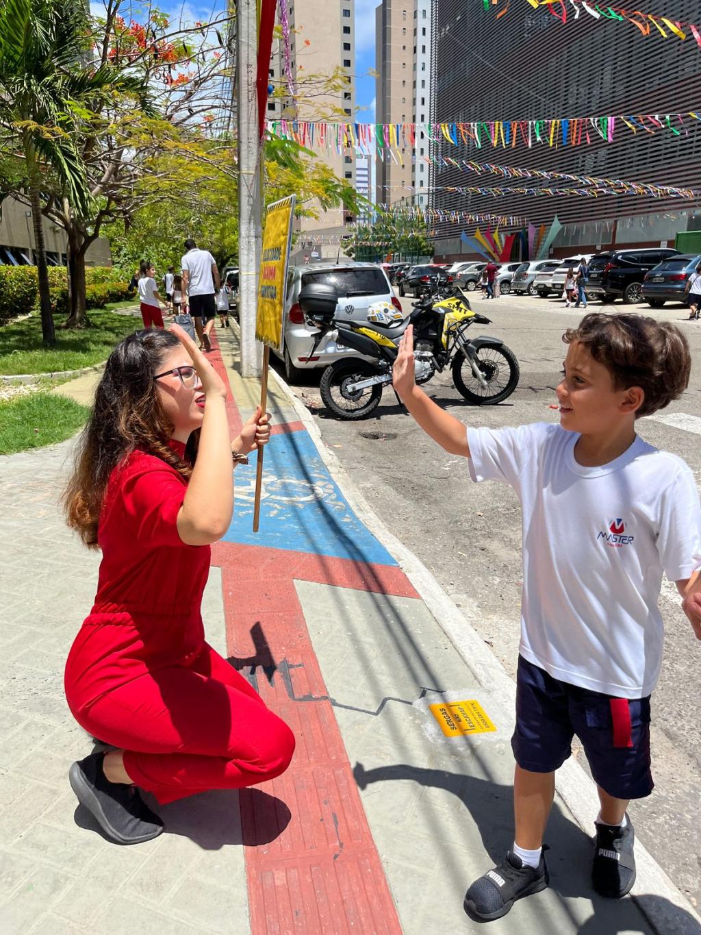 Pais reconhecem importância de ações educativas da SMTT em frente às escolas - SMTT Aracaju